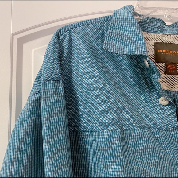 ✨NORTHWEST GREEN PLAID BUTTON UP✨ - Picture 5 of 7